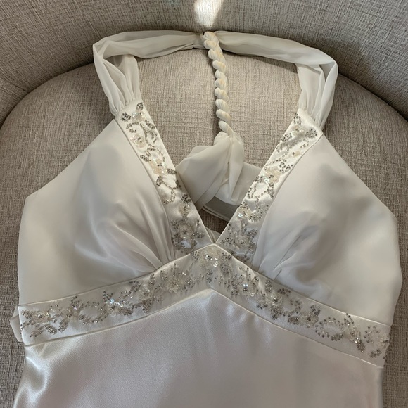 Wedding dress worn once for a couple hours - Picture 3 of 5